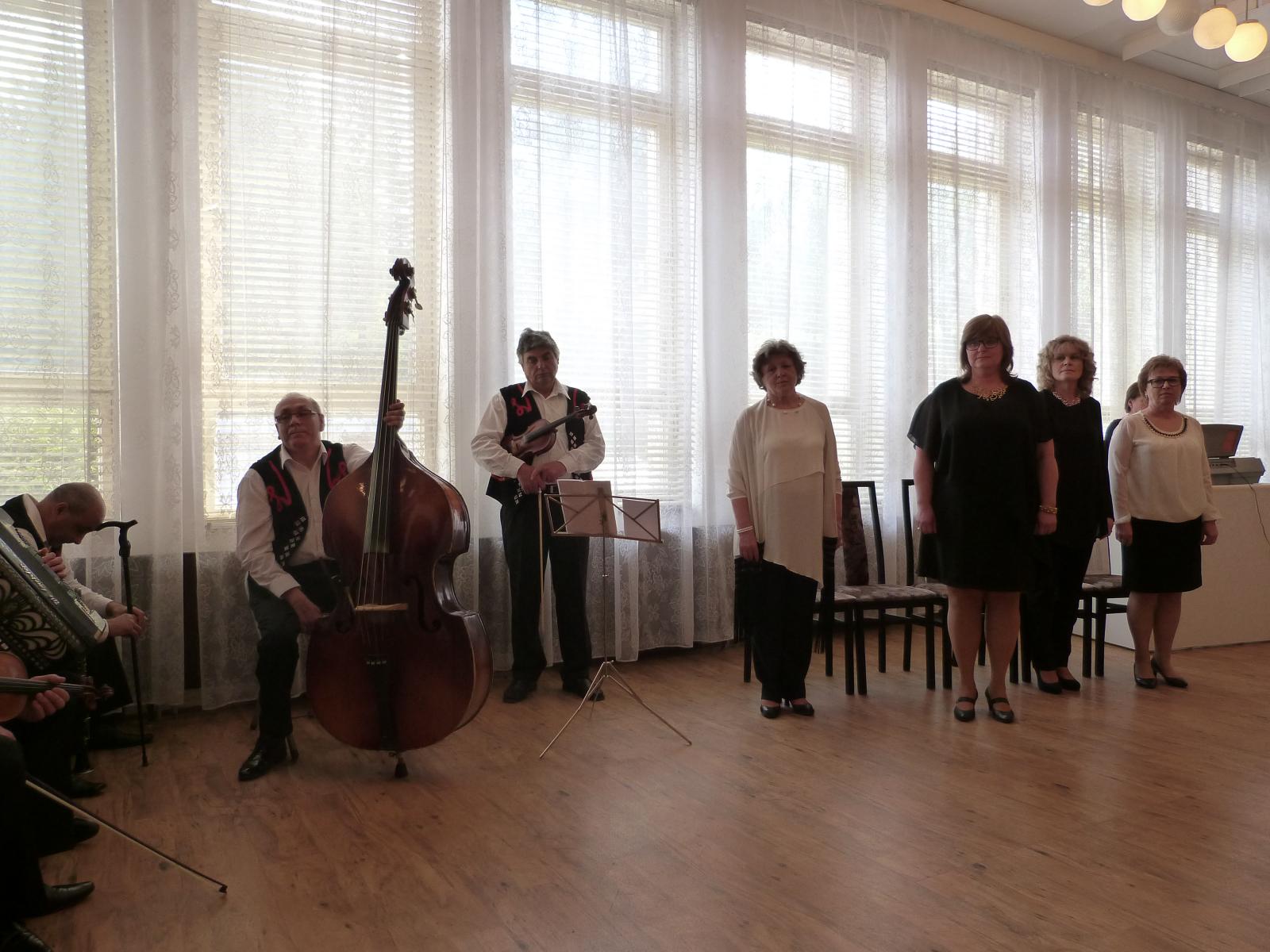 Fotogaléria Z lásky k domovine - vystúpenie ZPOZ-u Prakovce 27.4.2017 (5) Z lásky k domovine - vystúpenie ZPOZ-u Prakovce 27.4.2017